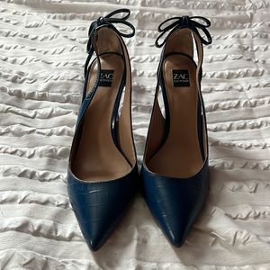Blue bow pointed toe heels 🦋💙
